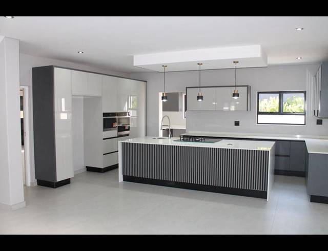 5 BEDROOM HOUSE FOR SALE IN SIX FOUNTAINS RESIDENTIAL ESTATE